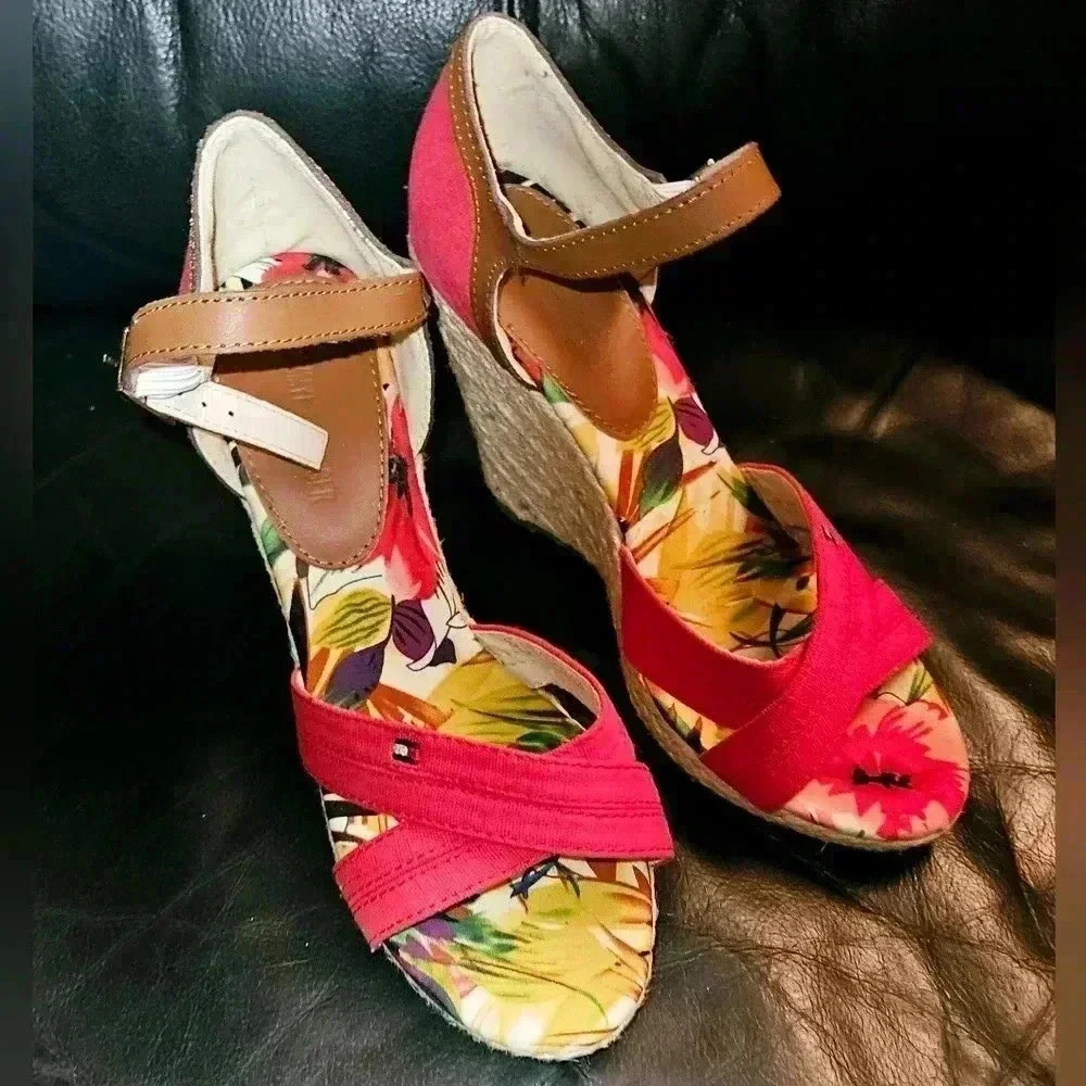 Tommy Hilfiger y2k Floral  Coral Wedge Platform Strap Heel Sz 7 US 38 EU